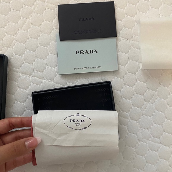 ♦️PRADA KEY CHAIN WALLET ♦️ - Picture 5 of 6